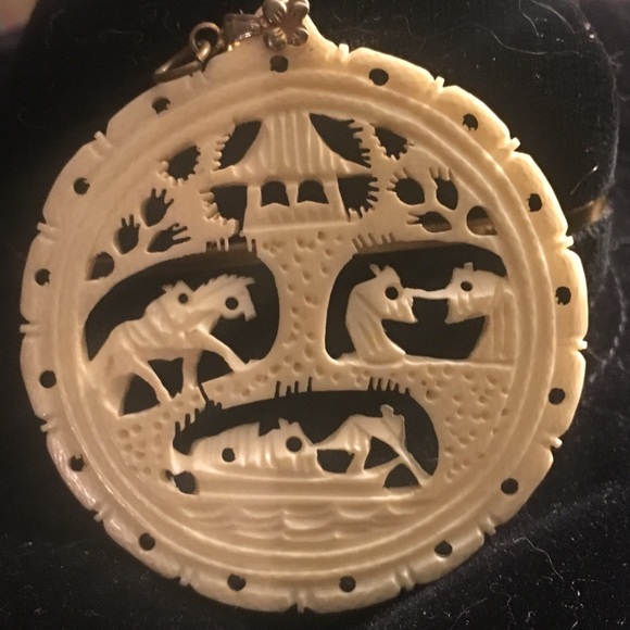 Ivory imitation Asian pendant - Picture 2 of 2